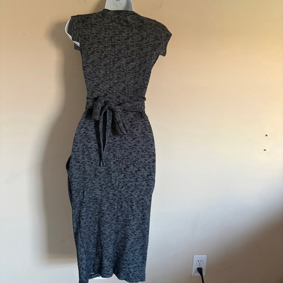 Women's Vena Cava Vogue Gray Ribbed Knit Tie-Front Midi Dress Size 4 - Picture 8 of 16